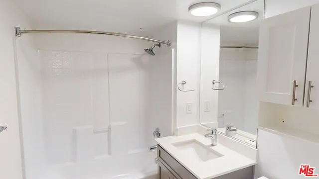 $3,300 | 245 Pine Avenue, Unit 613, Long Beach, CA 90802