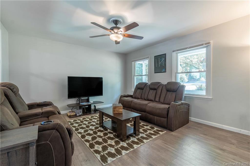 9232 Thayer Road Charlotte, NC 28214 - Photo 6 of 36 Gallery Image 6
