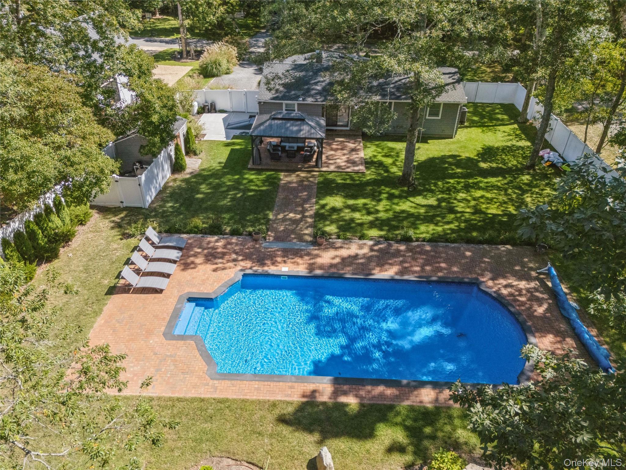 10 Rutland Road East Hampton, NY 11937 - Photo 33 of 47 a view of a yard with plants