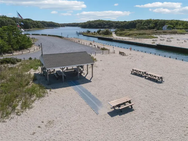 $1,549,000 | 10 Rutland Road, East Hampton, NY 11937