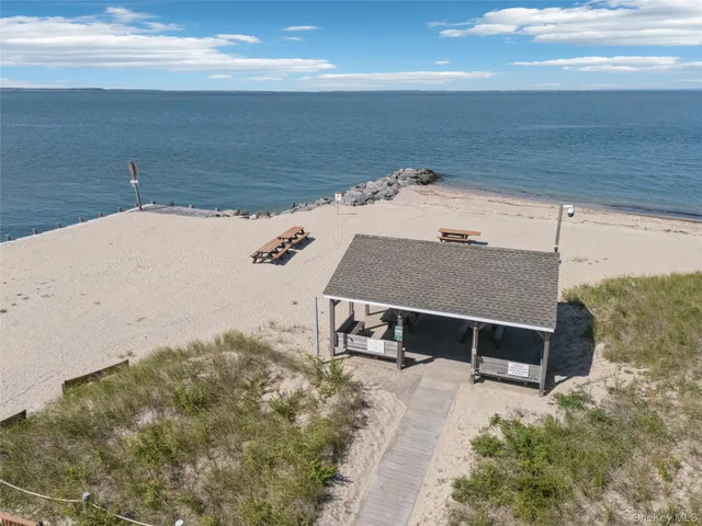 $1,549,000 | 10 Rutland Road, East Hampton, NY 11937