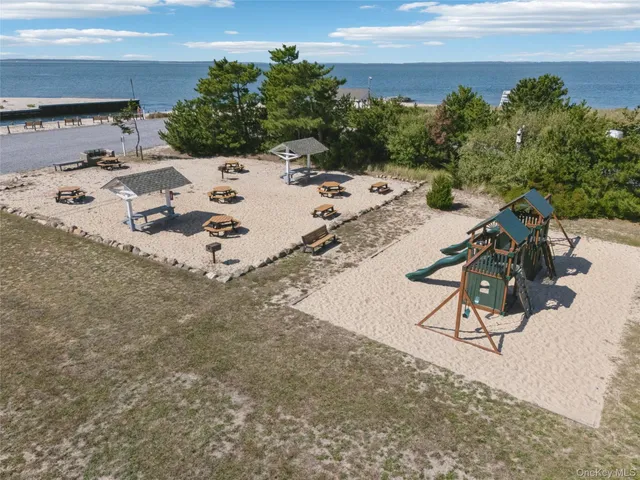 $1,549,000 | 10 Rutland Road, East Hampton, NY 11937