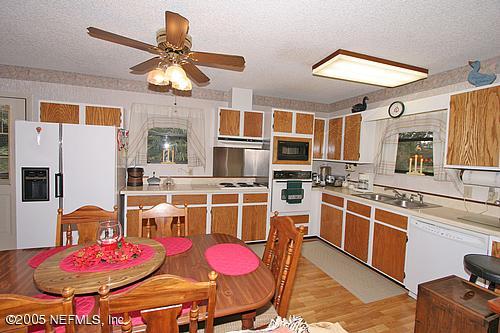 120 Riverside Drive Satsuma, FL 32189 - Photo 18 of 31 Kitchen