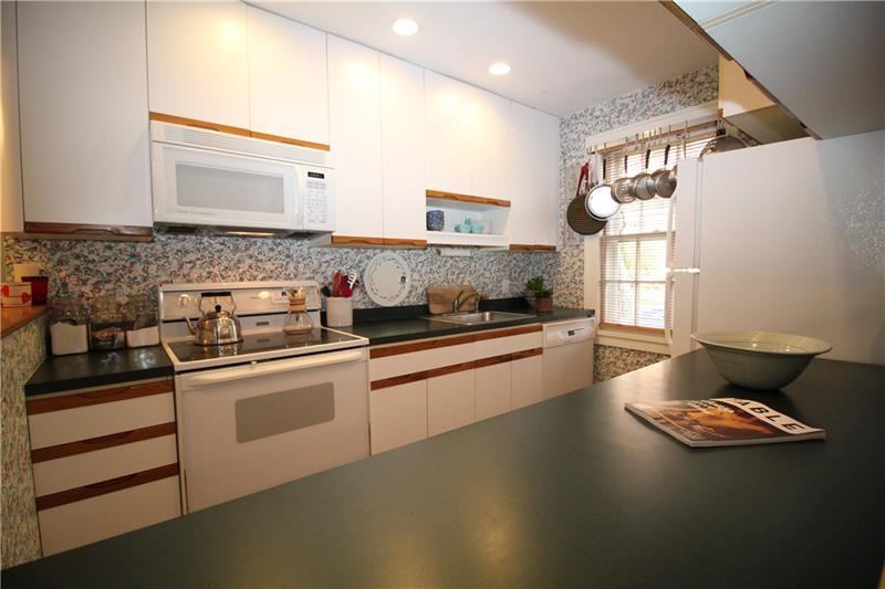 444 Sulgrave Road Pittsburgh, PA 15211 - Photo 4 of 25