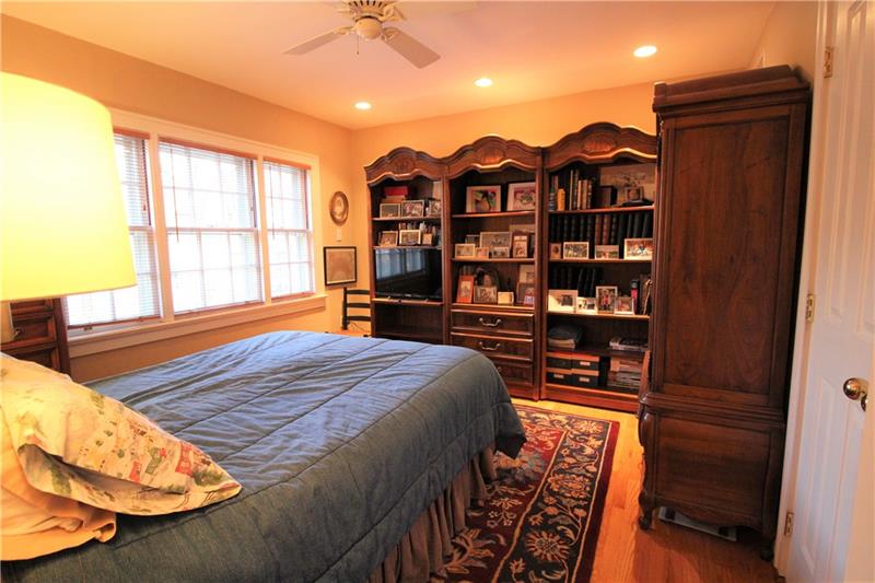 444 Sulgrave Road Pittsburgh, PA 15211 - Photo 10 of 25