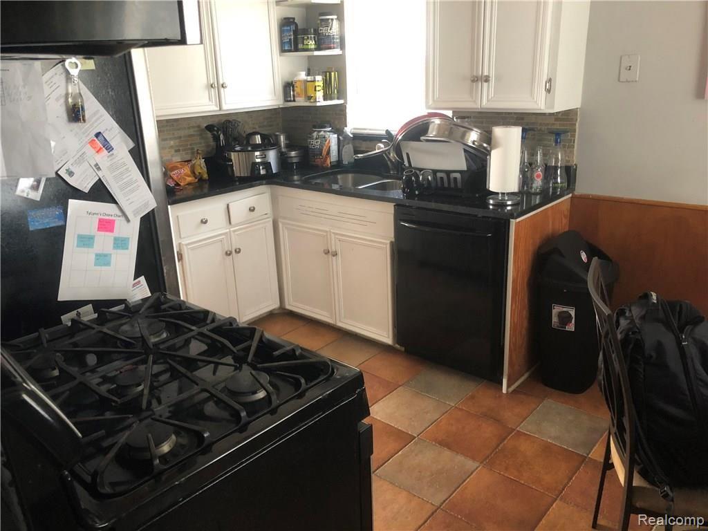20270 Burt Road Detroit, MI 48219 - Photo 14 of 15 02AB8CFC-4F0F-4DAE-9011-0D67366DAA35.jpeg