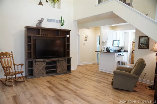 $450,000 | 10 Anemone Road, Four Seasons, MO 65049