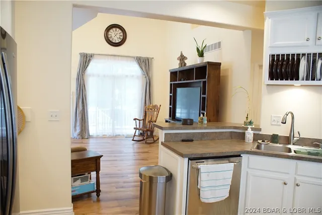 $450,000 | 10 Anemone Road, Four Seasons, MO 65049