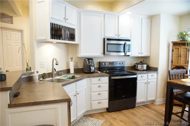 $450,000 | 10 Anemone Road, Four Seasons, MO 65049