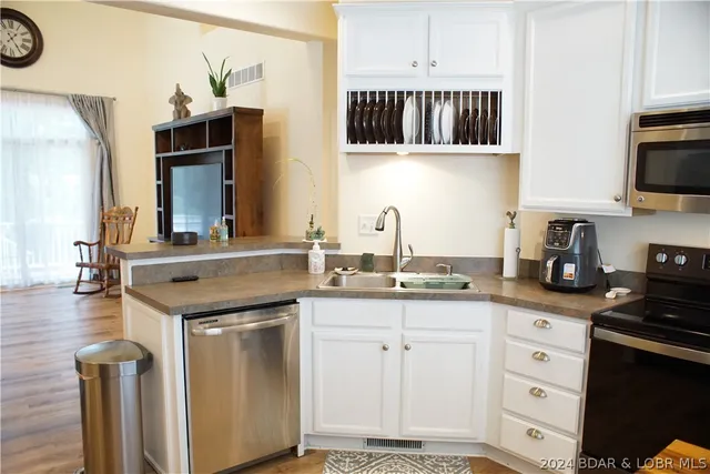 $450,000 | 10 Anemone Road, Four Seasons, MO 65049