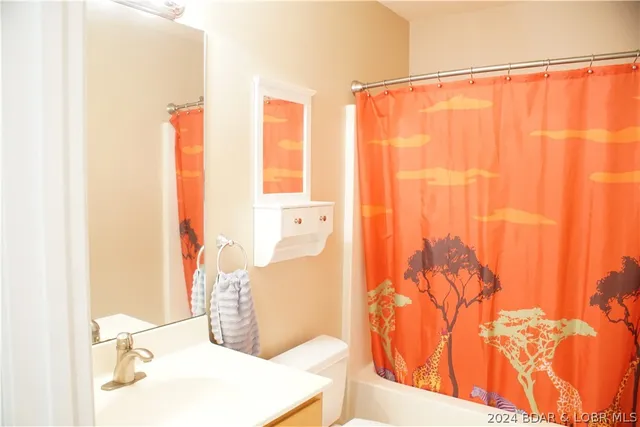 $450,000 | 10 Anemone Road, Four Seasons, MO 65049