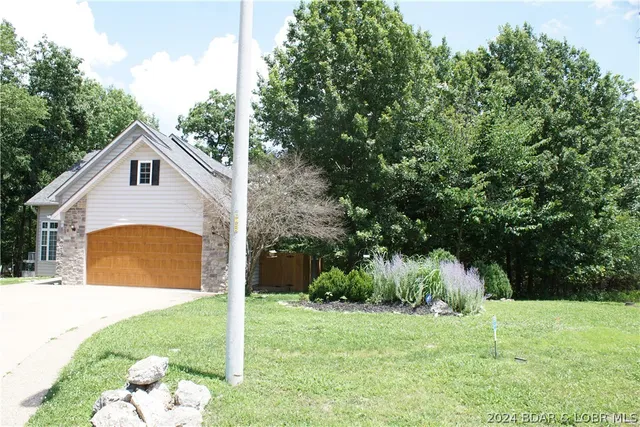 $450,000 | 10 Anemone Road, Four Seasons, MO 65049