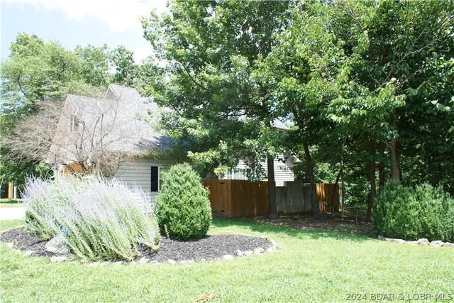 $450,000 | 10 Anemone Road, Four Seasons, MO 65049