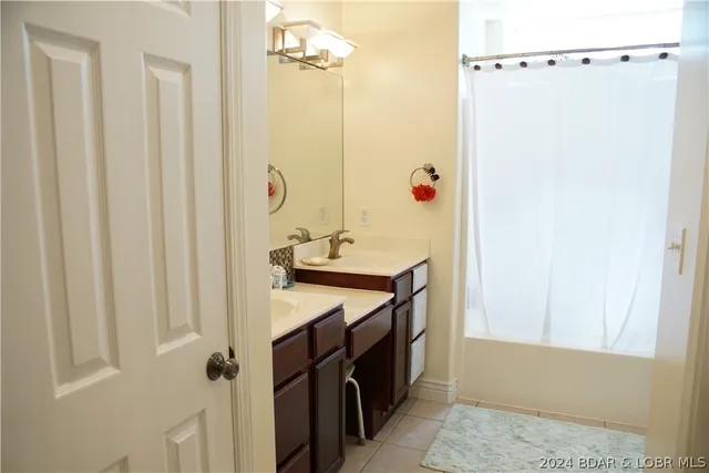 $450,000 | 10 Anemone Road, Four Seasons, MO 65049