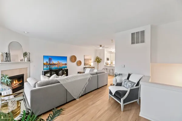 $499,900 | 208 East Reservoir Avenue, Milwaukee, WI 53212