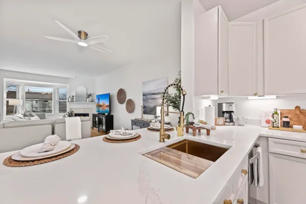 $499,900 | 208 East Reservoir Avenue, Milwaukee, WI 53212