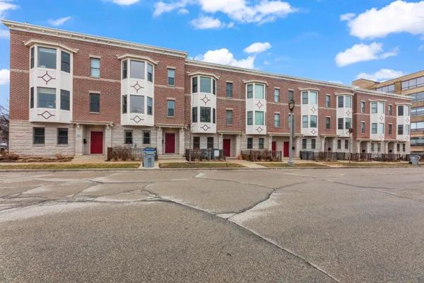 $499,900 | 208 East Reservoir Avenue, Milwaukee, WI 53212