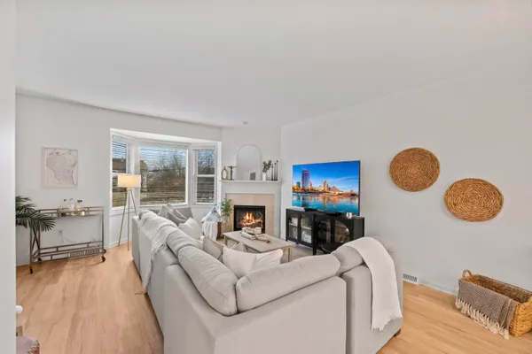 $499,900 | 208 East Reservoir Avenue, Milwaukee, WI 53212