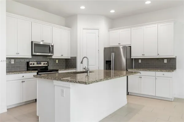 $4,000 | 11524 Southwest 16th Street, Pembroke Pines, FL 33025