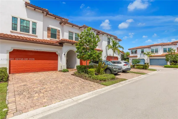 $3,800 | 11524 Southwest 16th Street, Pembroke Pines, FL 33025