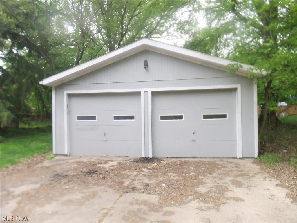 1148 Pomona Road Cleveland, OH 44121 - Photo 3 of 27 Gallery Image 3