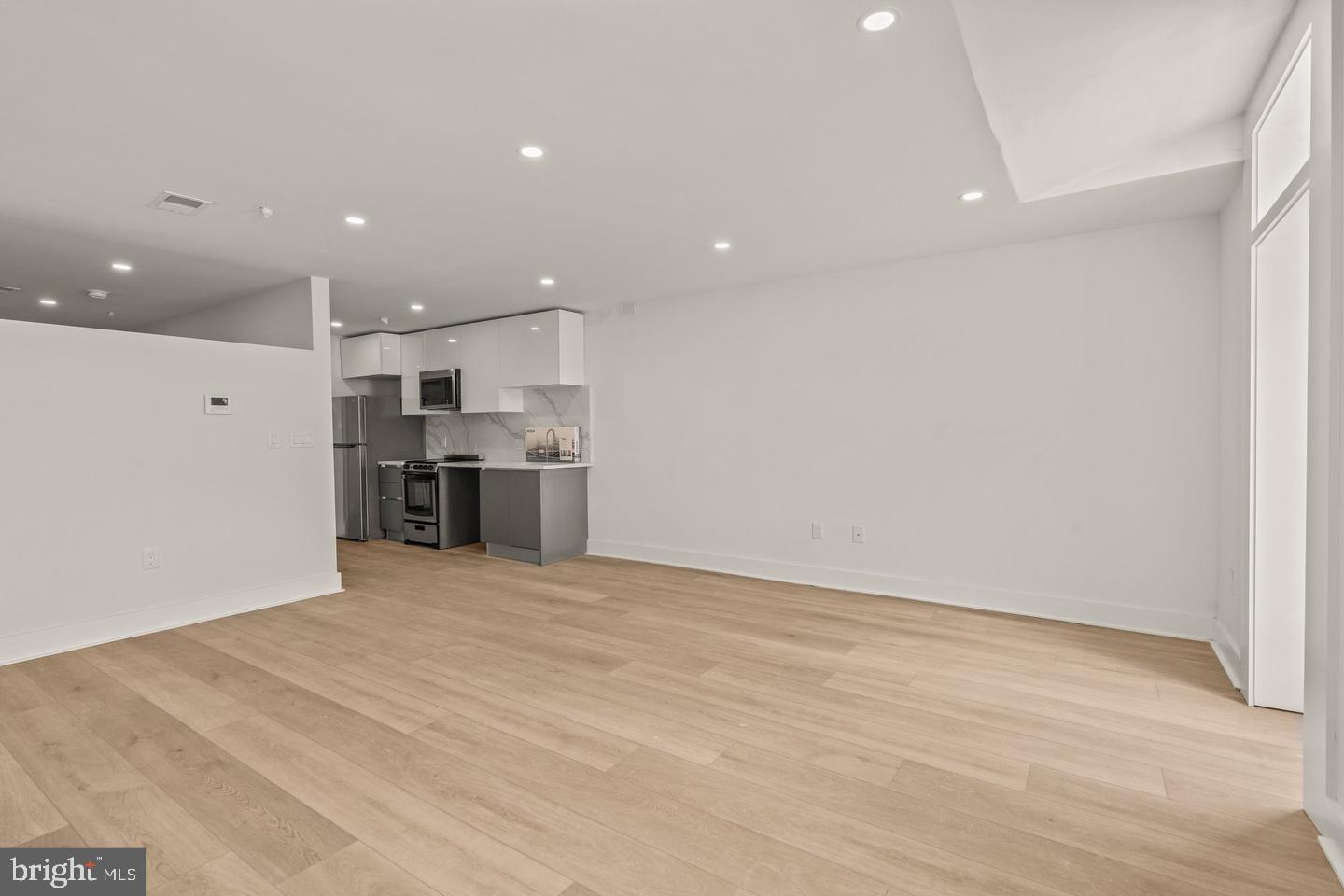 253 North 3rd Street, Unit 3R Philadelphia, PA 19106 - Photo 5 of 14