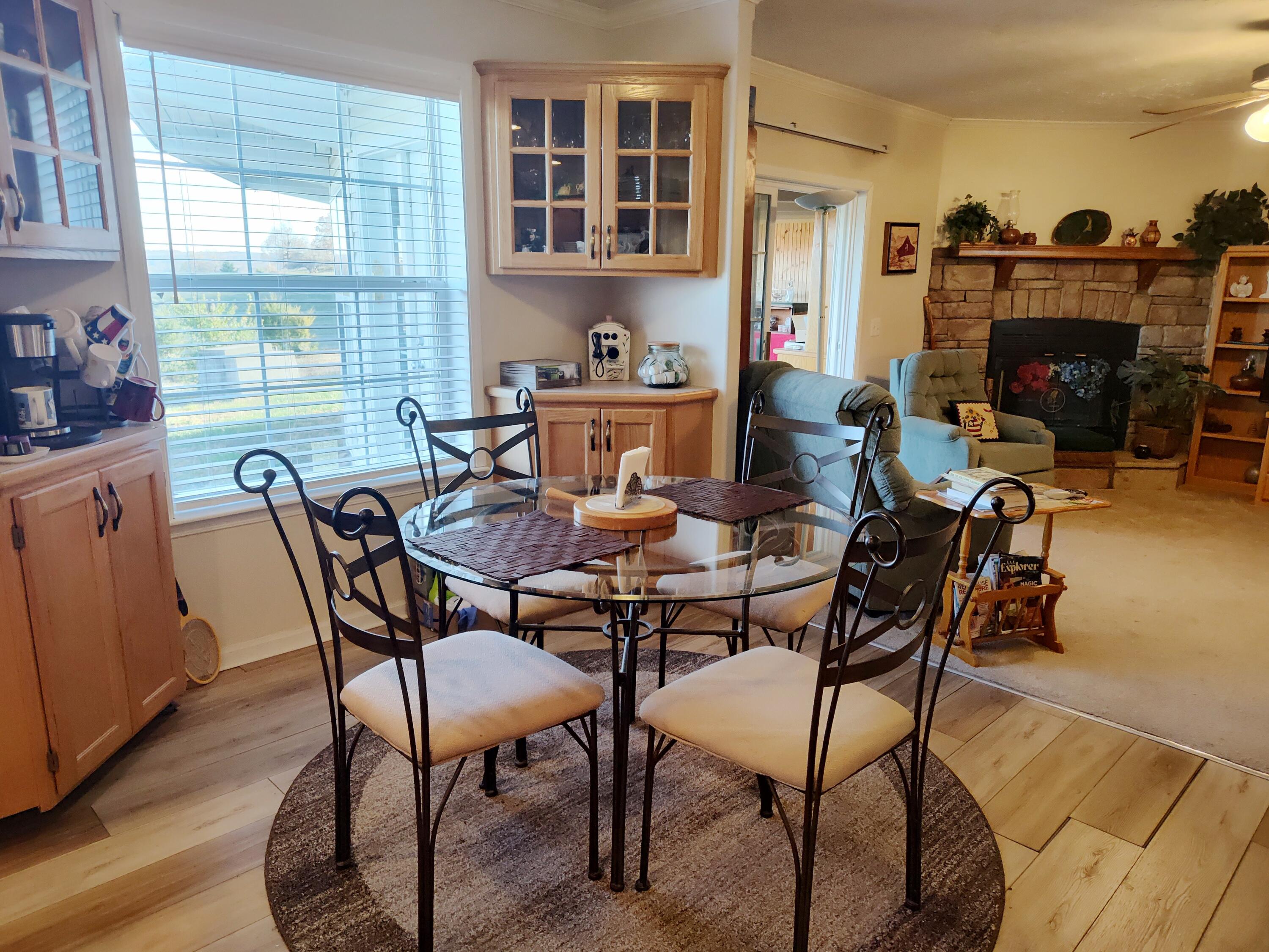 1672 East 355th Road Bolivar, MO 65613 - Photo 29 of 92 Casual dining area