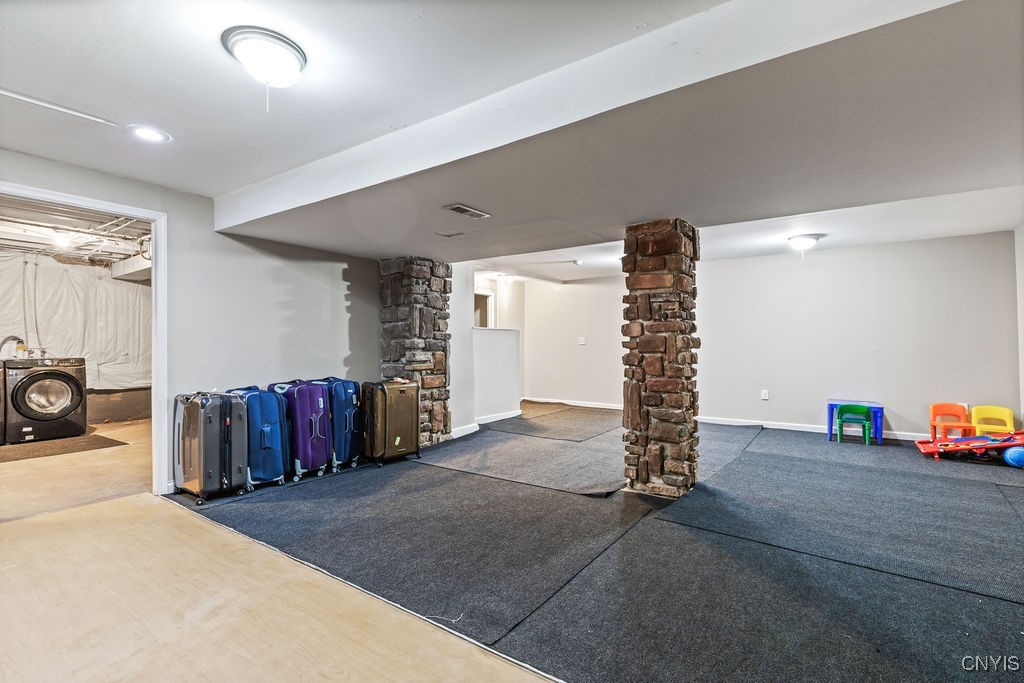 8249 Dampier Circle Clay, NY 13090 - Photo 34 of 45