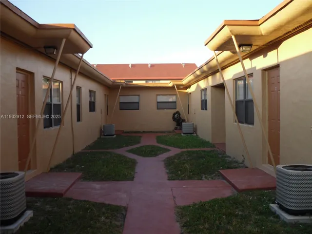 $2,000 | 1675 Northeast 150th Street, Unit 3, Miami, FL 33181
