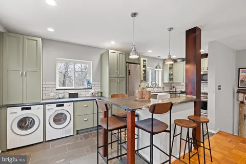 $349,000 | 1649 Fitzgerald Lane, Alexandria, VA 22302