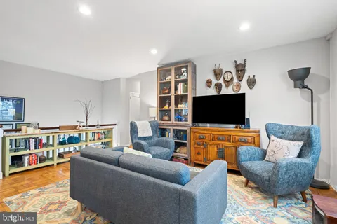 $349,000 | 1649 Fitzgerald Lane, Alexandria, VA 22302