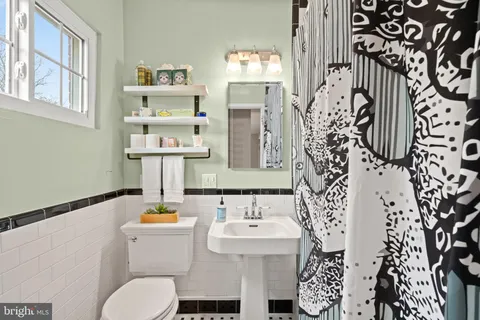 $349,000 | 1649 Fitzgerald Lane, Alexandria, VA 22302