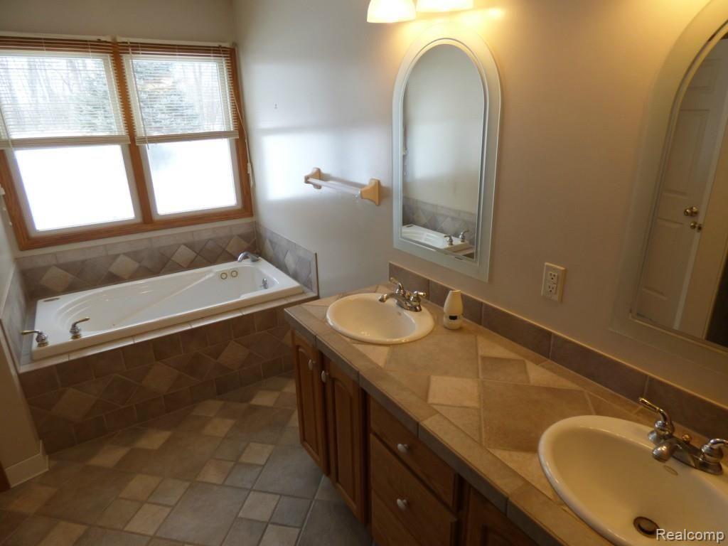 10722 Stinchfield Woods Road Pinckney, MI 48169 - Photo 19 of 51 P1010934.jpg