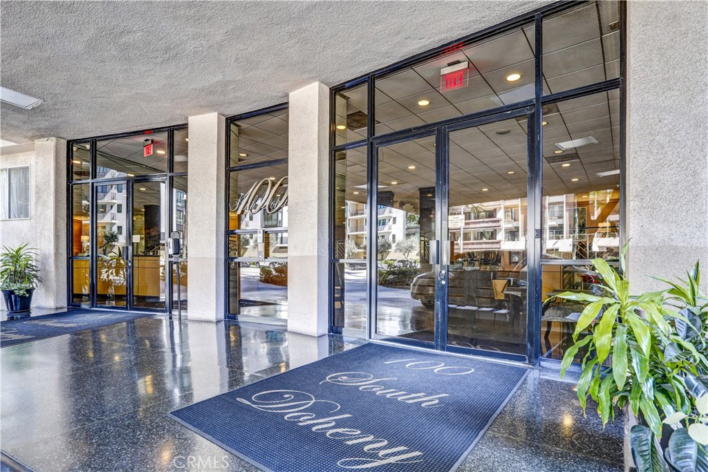 100 South Doheny Drive, Unit 315 Los Angeles, CA 90048 - Photo 1 of 15