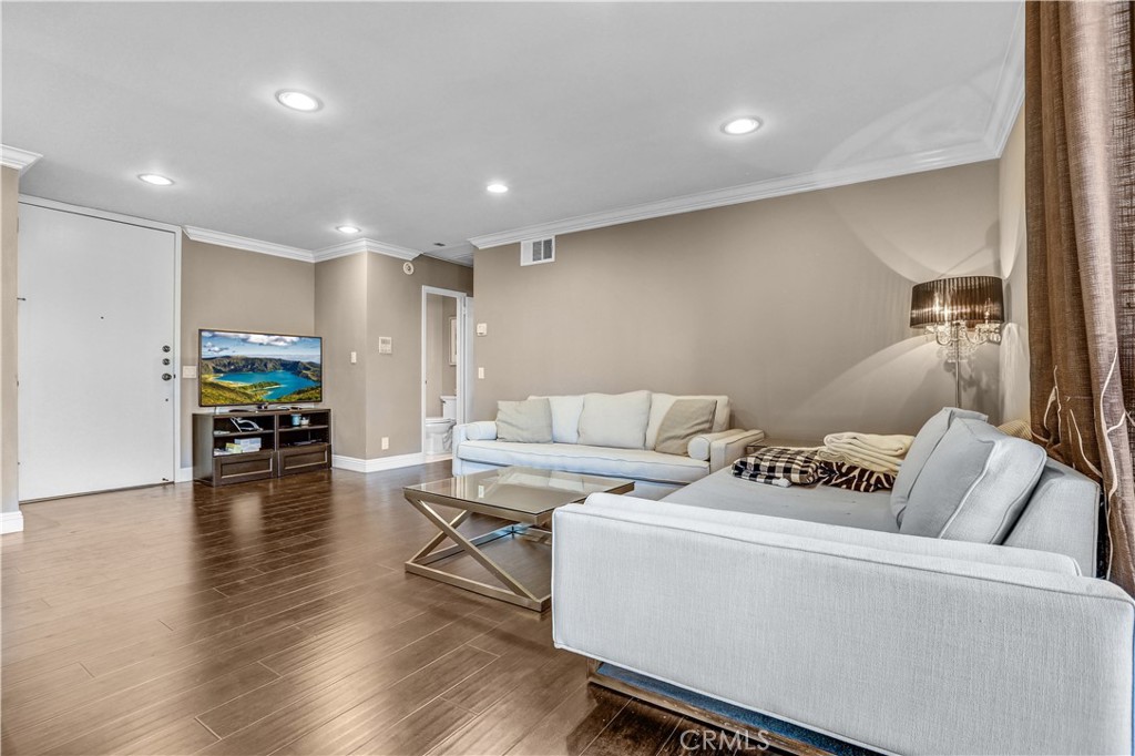 100 South Doheny Drive, Unit 315 Los Angeles, CA 90048 - Photo 3 of 15