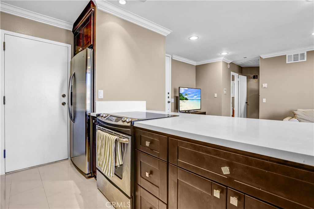 100 South Doheny Drive, Unit 315 Los Angeles, CA 90048 - Photo 6 of 15