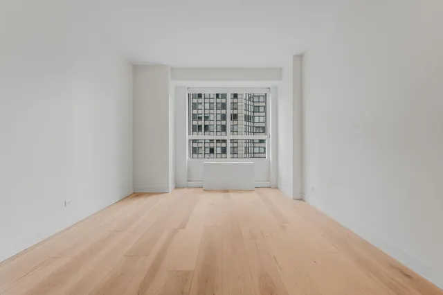 $1,290,000 | 146 West 57th Street, Unit 52E | Theater District