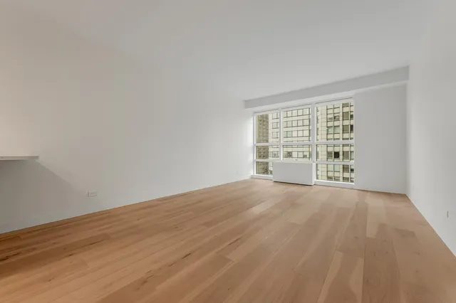 $1,290,000 | 146 West 57th Street, Unit 52E | Theater District