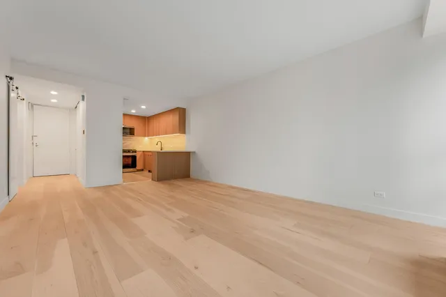 $1,290,000 | 146 West 57th Street, Unit 52E | Theater District