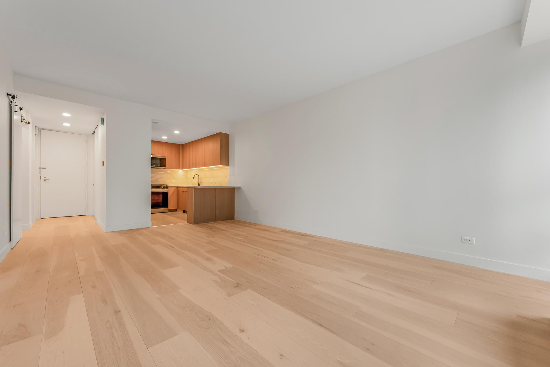 146 West 57th Street, Unit 52E Manhattan, NY 10019 - Photo 4 of 19 a bed room with a bed and mirror