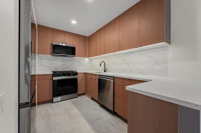 $1,290,000 | 146 West 57th Street, Unit 52E | Theater District