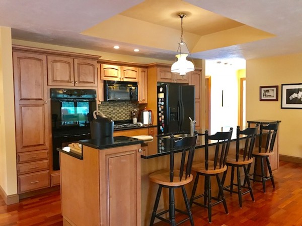 39 Riverdale Road Billerica, MA 01821 - Photo 3 of 18