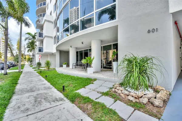 $4,200 | 601 Northeast 23rd Street, Unit 1403, Miami, FL 33137