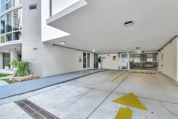 $4,200 | 601 Northeast 23rd Street, Unit 1403, Miami, FL 33137