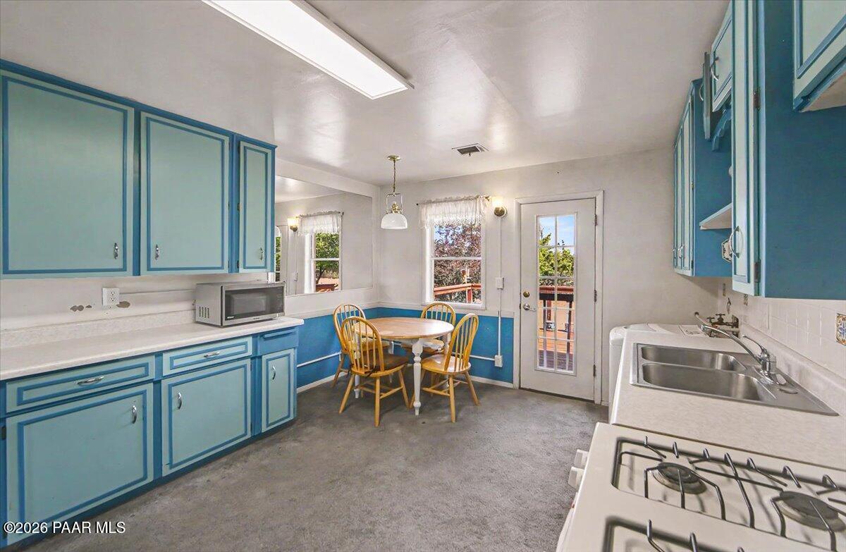 554 Roma Avenue Prescott, AZ 86301 - Photo 7 of 21 07-Kitchen