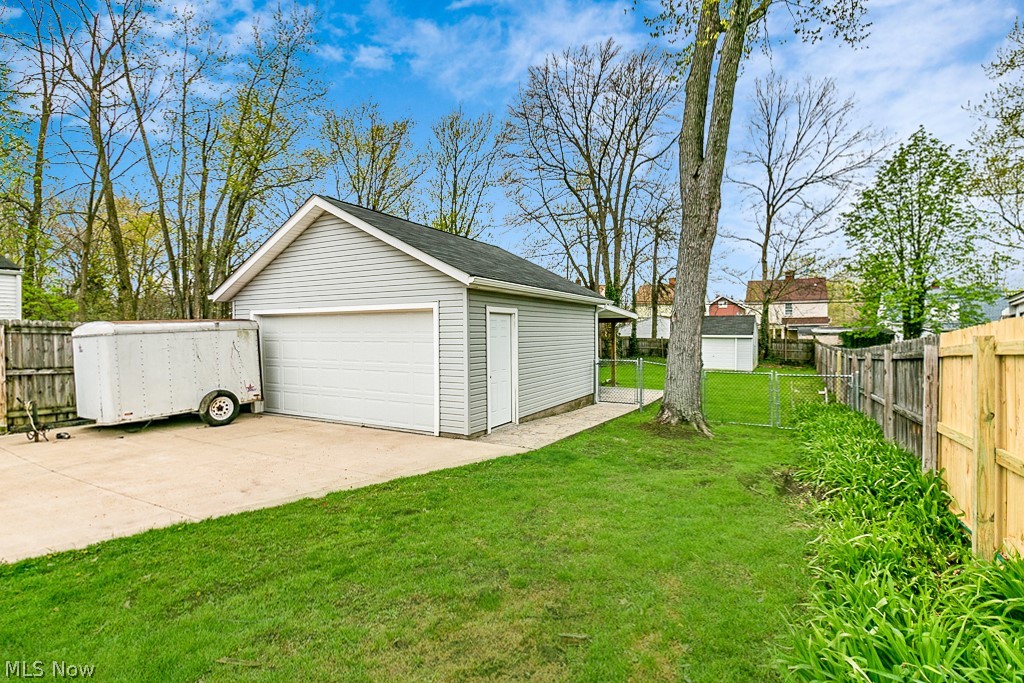 1060 Woodview Road Cleveland, OH 44121 - Photo 25 of 28