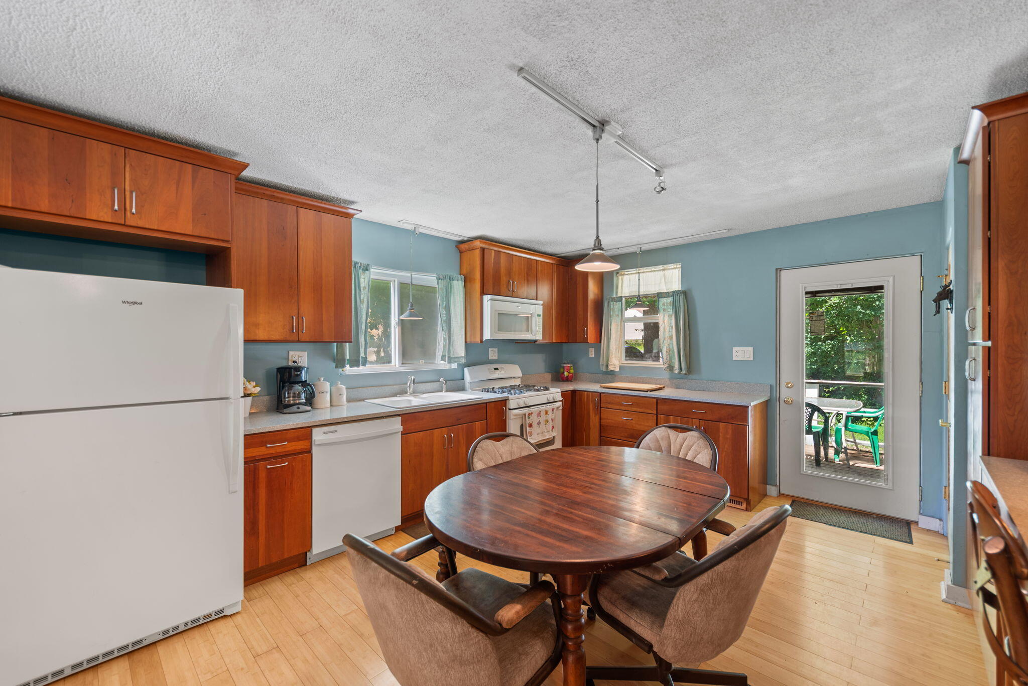 702 North Karwick Road Michigan City, IN 46360 - Photo 8 of 22 2048x1367