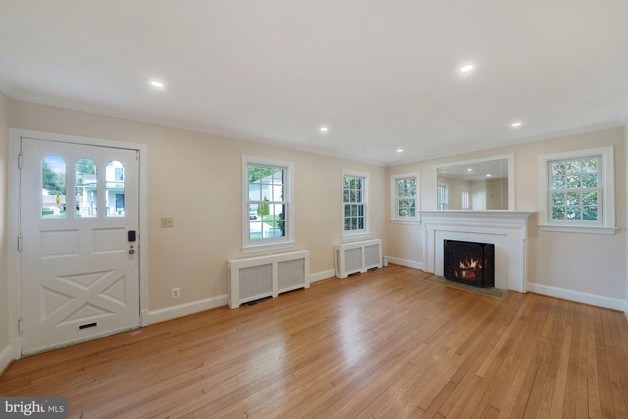 8007 Maple Ridge Road Bethesda, MD 20814 - Photo 3 of 32