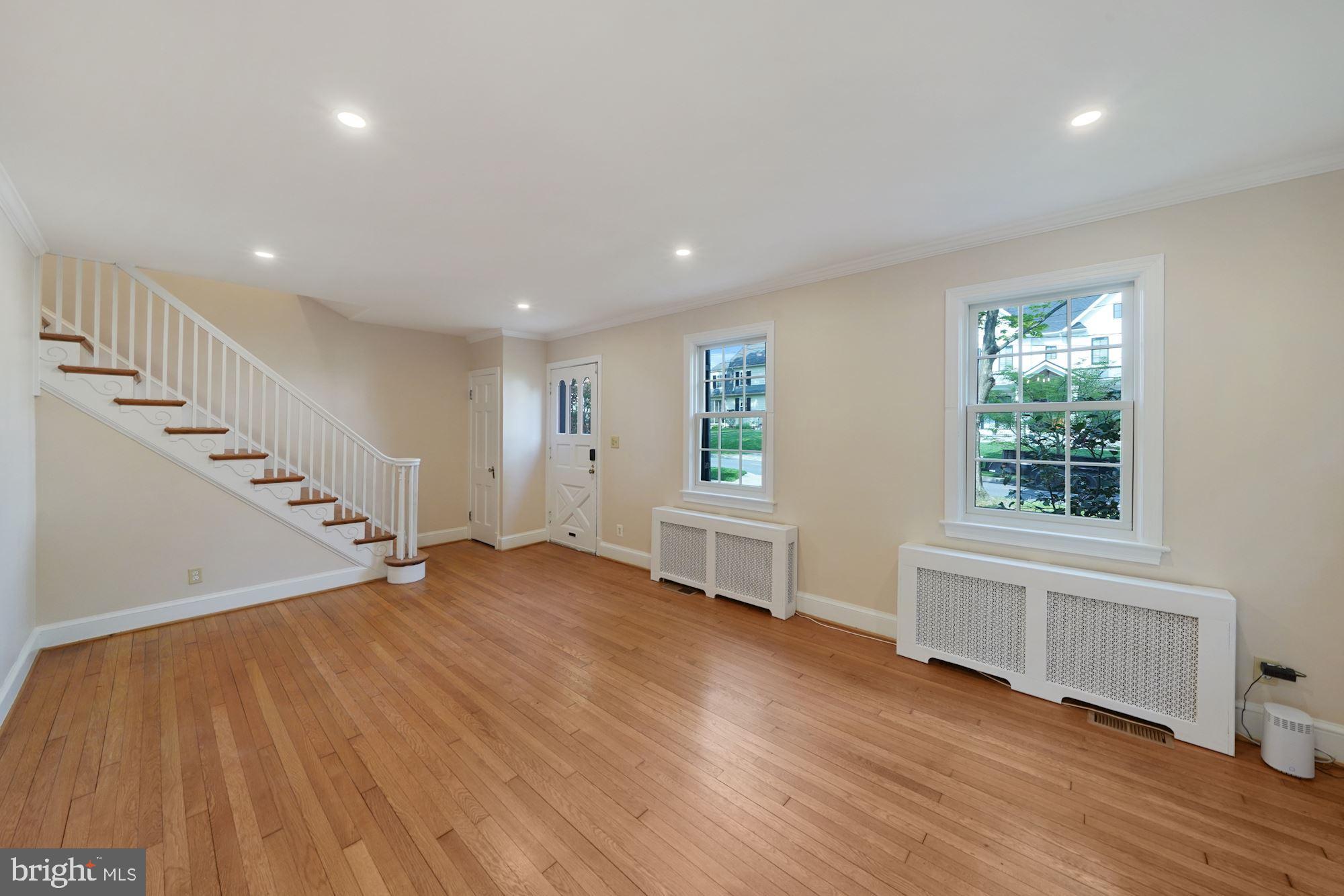 8007 Maple Ridge Road Bethesda, MD 20814 - Photo 4 of 32