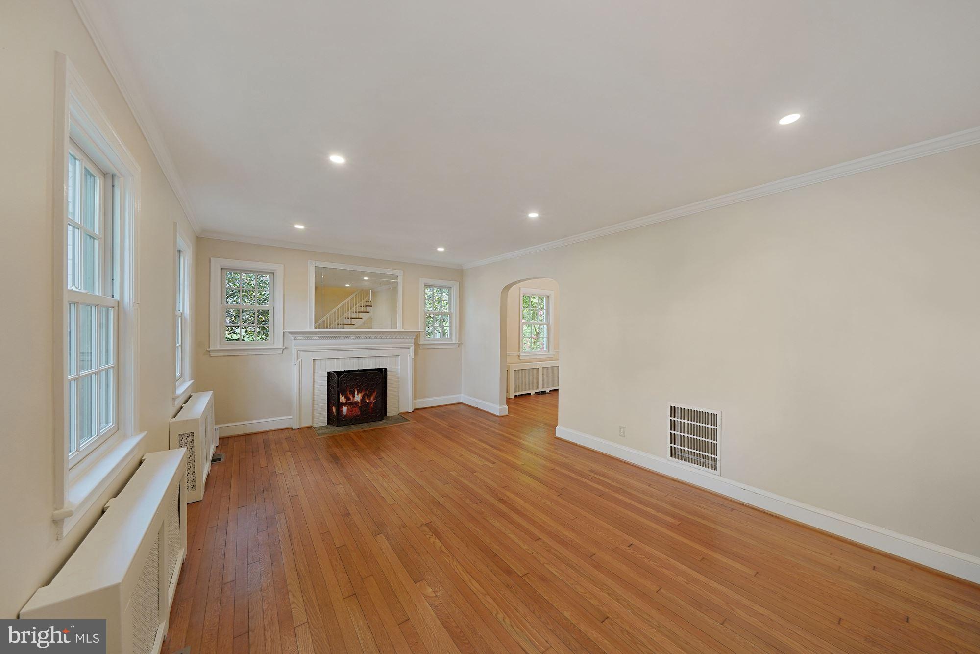 8007 Maple Ridge Road Bethesda, MD 20814 - Photo 5 of 32